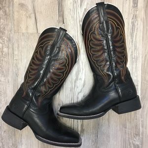 LIKE NEW Ariat Boots 🖤